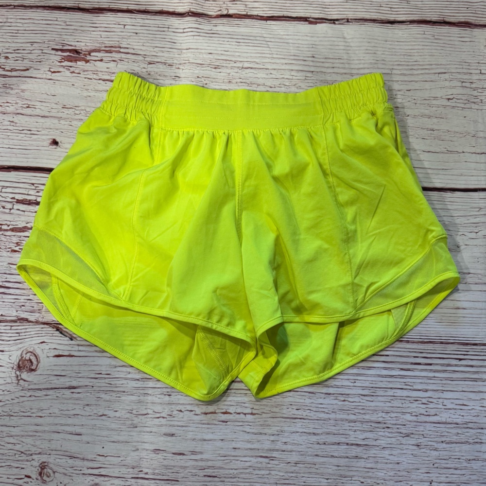 Lululemon Hotty Hot Short II Long 4" in Highlight Yellow Sz 6 - Picture 3 of 12
